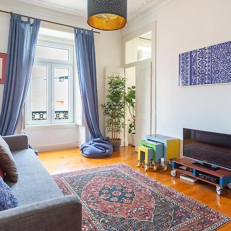 Bright 2 Bedroom Apt 100M From Av. Liberdade Lisbon Luaran gambar