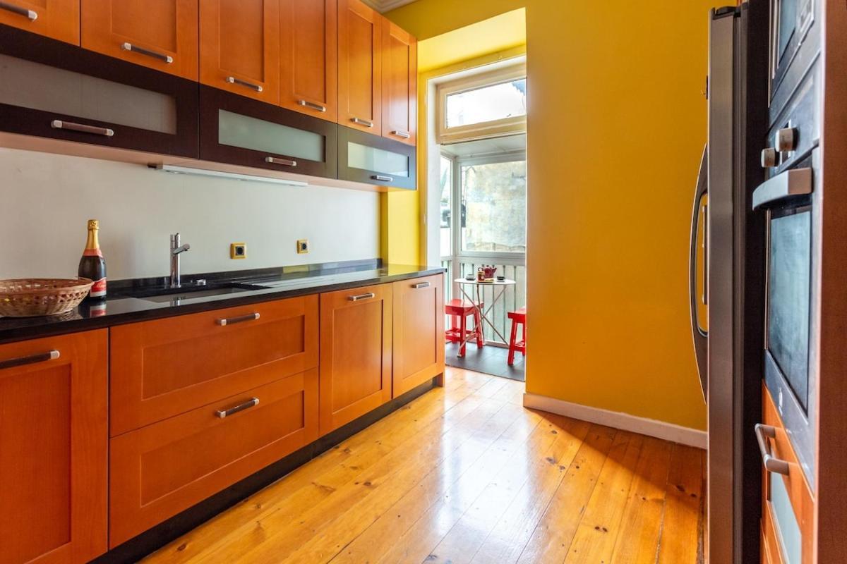 Bright 2 Bedroom Apt 100M From Av. Liberdade Lisbon Luaran gambar