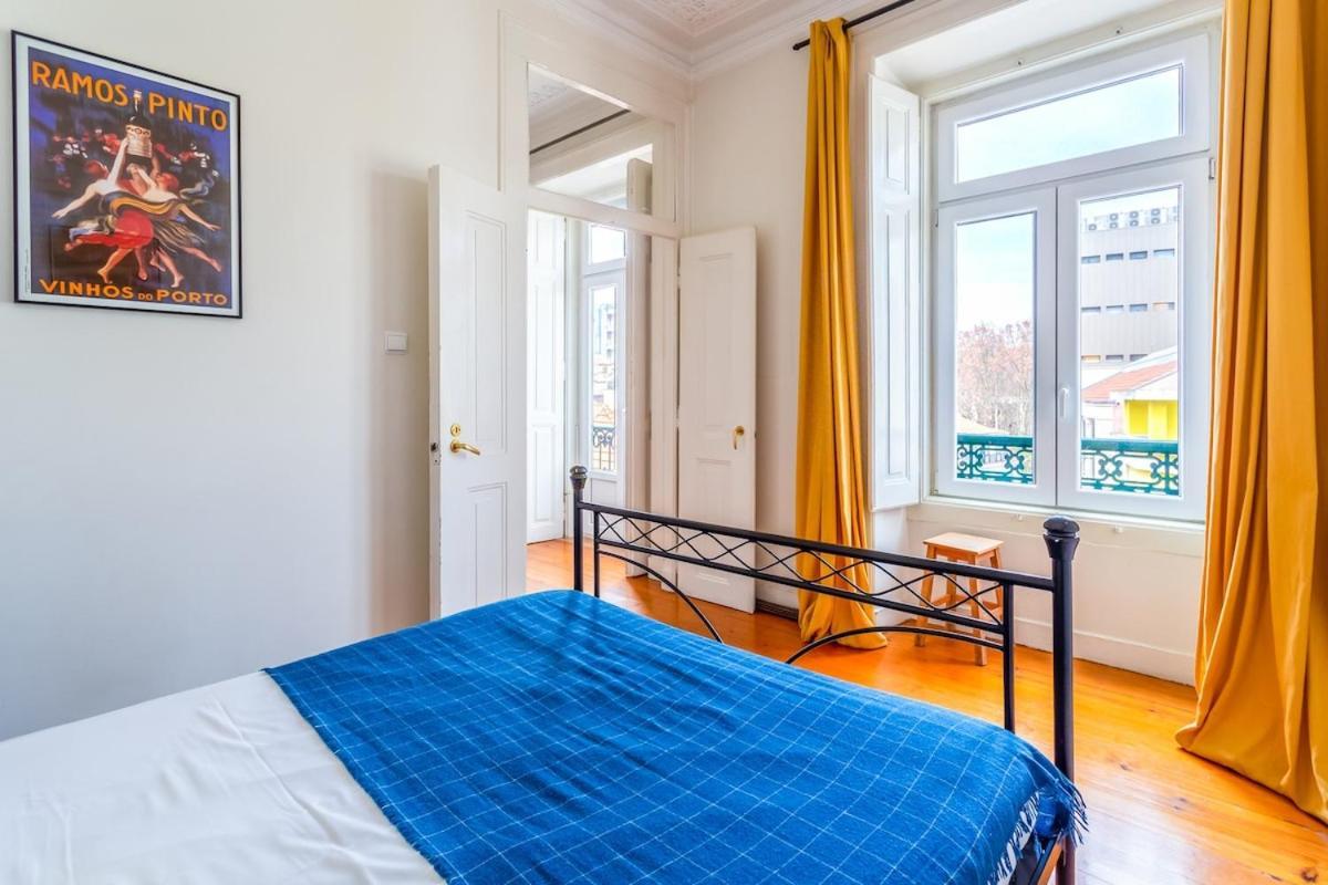 Bright 2 Bedroom Apt 100M From Av. Liberdade Lisbon Luaran gambar