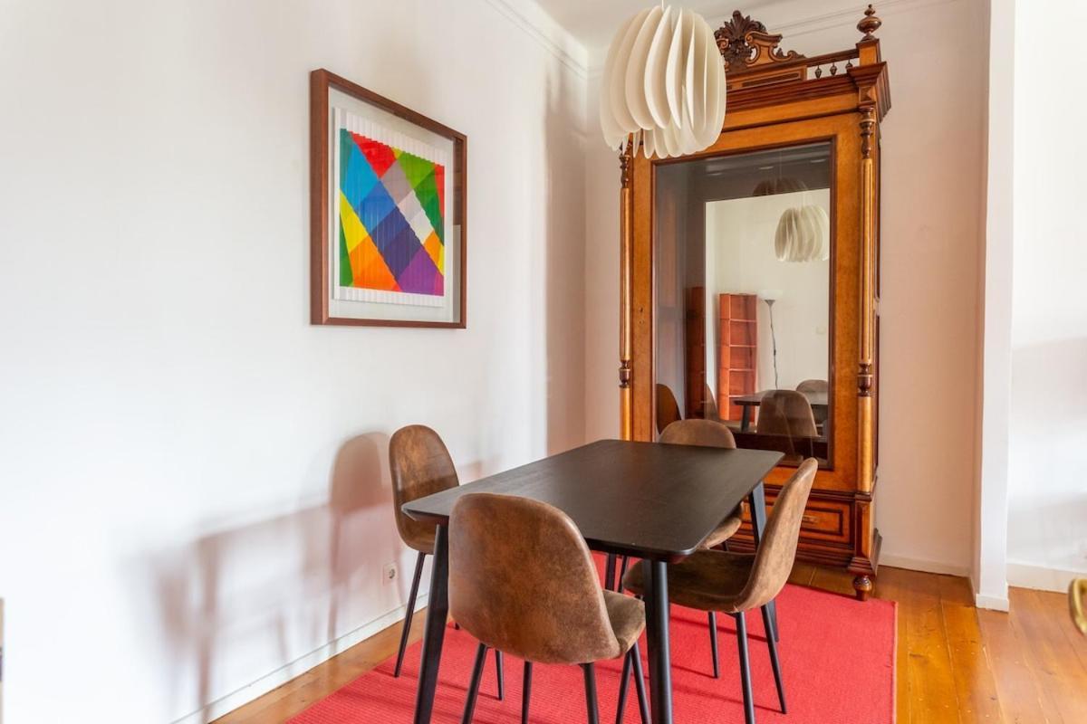 Bright 2 Bedroom Apt 100M From Av. Liberdade Lisbon Luaran gambar