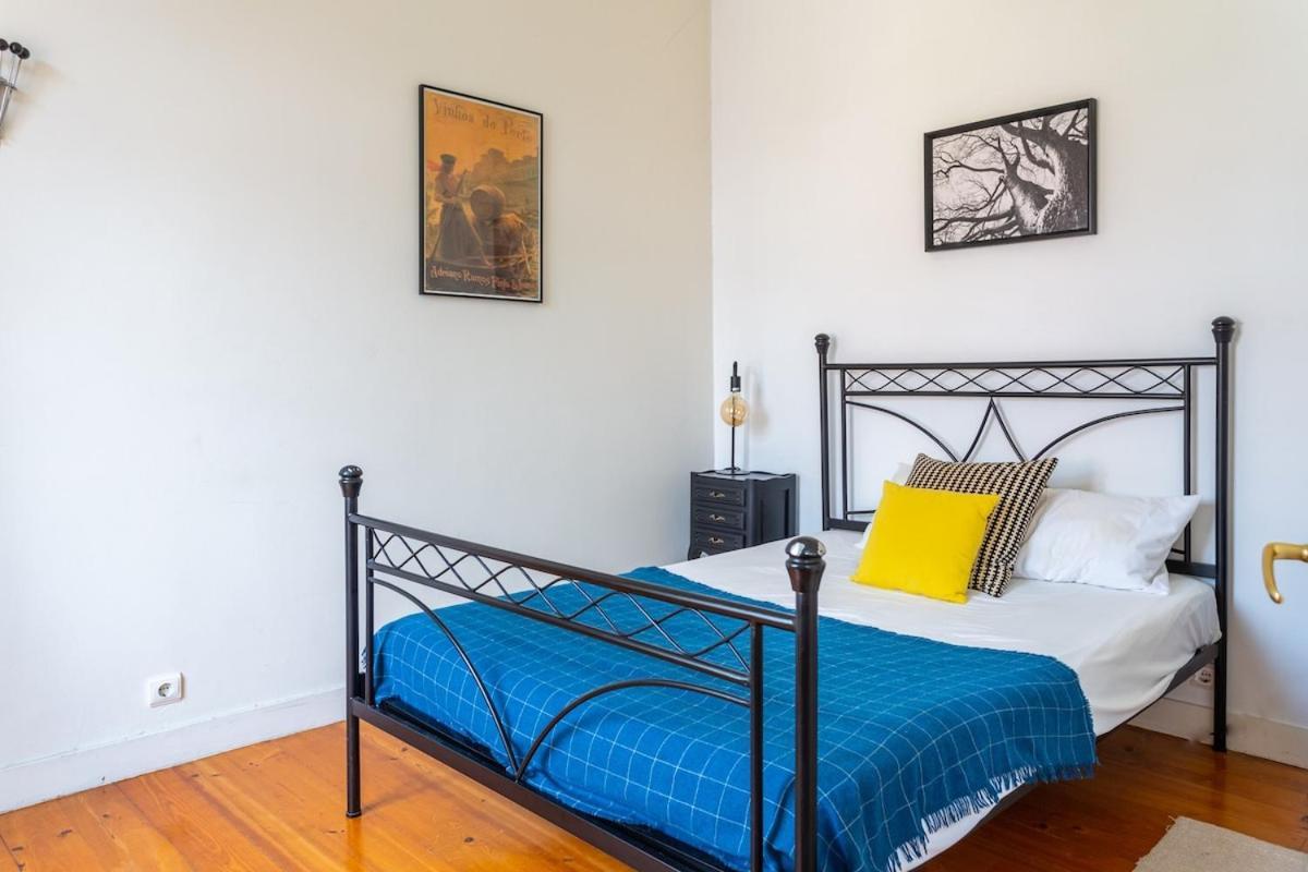 Bright 2 Bedroom Apt 100M From Av. Liberdade Lisbon Luaran gambar